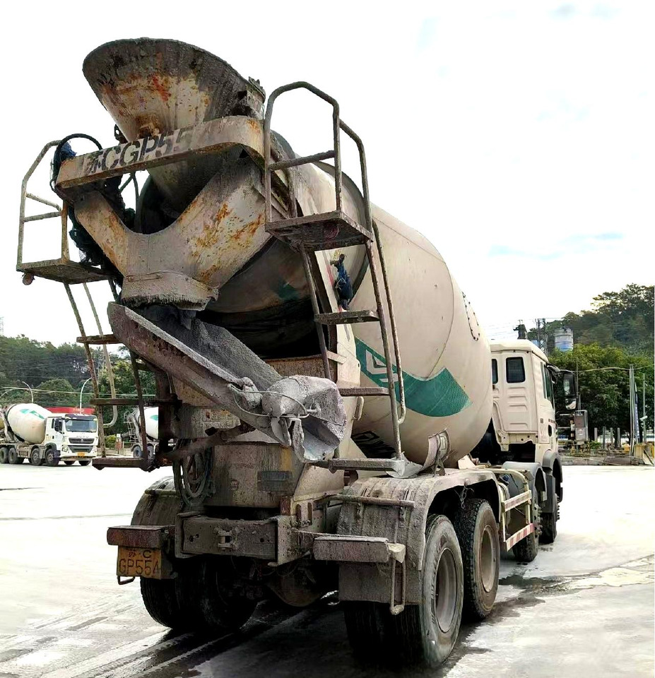 XCMG Official Used Concrete Mixer Truck HOWO G4802D 12m³ Cement Mixer Truck Price - Truk pengaduk beton: gambar 3 XCMG Official Used Concrete Mixer Truck HOWO G4802D 12m³ Cement Mixer Truck Price - Truk pengaduk beton: gambar 3