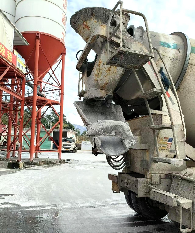 XCMG Official Used Concrete Mixer Truck HOWO G4802D 12m³ Cement Mixer Truck Price - Truk pengaduk beton: gambar 2 XCMG Official Used Concrete Mixer Truck HOWO G4802D 12m³ Cement Mixer Truck Price - Truk pengaduk beton: gambar 2