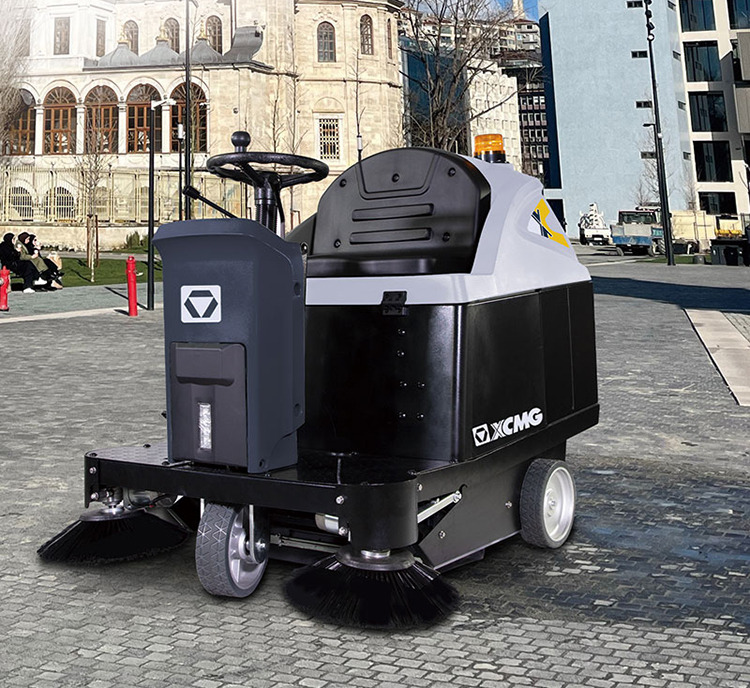 XCMG Official XGHD100 Ride on Sweeper and Scrubber Floor Sweeper Machine - Penyapu industri: gambar 2 XCMG Official XGHD100 Ride on Sweeper and Scrubber Floor Sweeper Machine - Penyapu industri: gambar 2