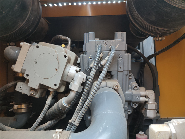 XCMG Official Xe400e Second Hand Hydraulic Rotary Piling Rig Used Rotary Table Drilling Rig - Sopir tumpukan: gambar 5 XCMG Official Xe400e Second Hand Hydraulic Rotary Piling Rig Used Rotary Table Drilling Rig - Sopir tumpukan: gambar 5
