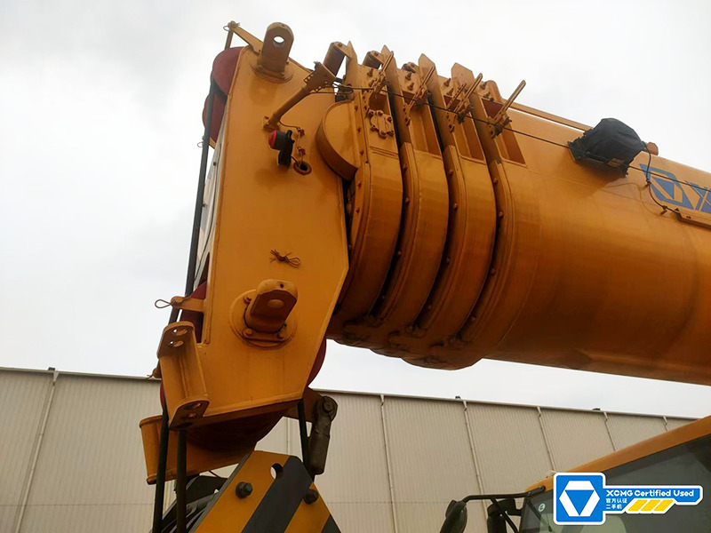 XCMG QY180K5C 180ton second hand truck crane for sale - Derek bergerak: gambar 3 XCMG QY180K5C 180ton second hand truck crane for sale - Derek bergerak: gambar 3