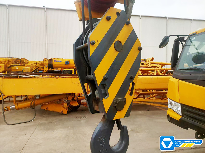 XCMG QY180K5C 180ton second hand truck crane for sale - Derek bergerak: gambar 4 XCMG QY180K5C 180ton second hand truck crane for sale - Derek bergerak: gambar 4