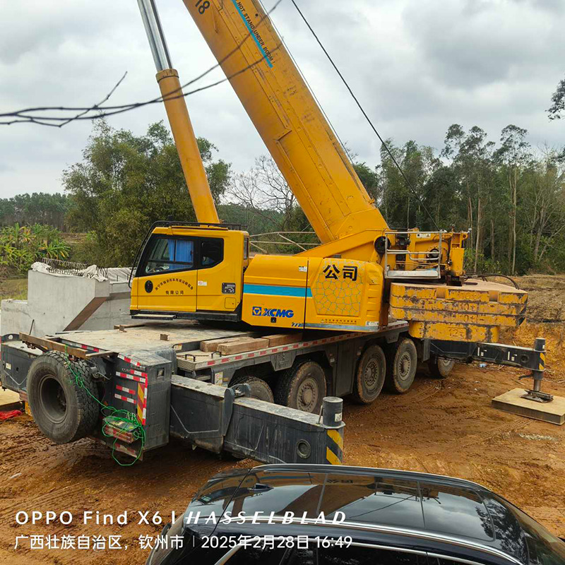 XCMG XCA220 all terrain crane hydraulic 220ton large ton crane 2021 - Derek: gambar 3 XCMG XCA220 all terrain crane hydraulic 220ton large ton crane 2021 - Derek: gambar 3