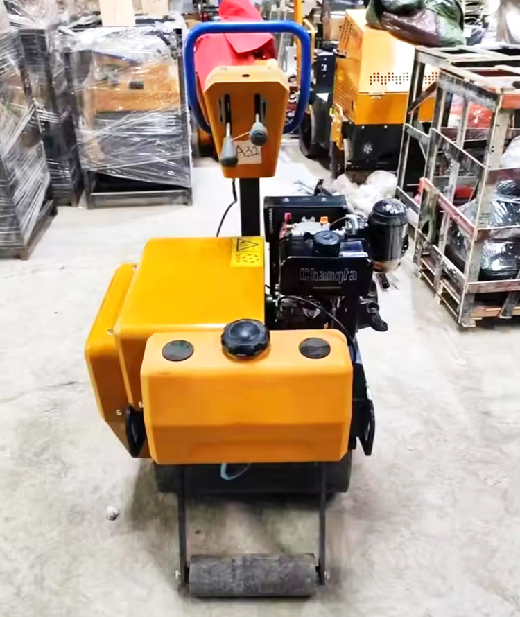 XCMG XMR030 small mini light single drum vibratory road roller - Roller mini: gambar 4 XCMG XMR030 small mini light single drum vibratory road roller - Roller mini: gambar 4