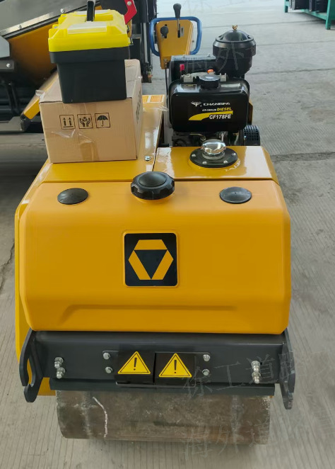 XCMG XMR050 small double mini vibration drum vibratory road roller price - Roller mini: gambar 3 XCMG XMR050 small double mini vibration drum vibratory road roller price - Roller mini: gambar 3