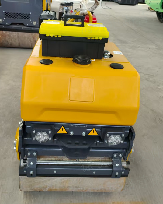 XCMG XMR083 light mini double drum 1 ton vibratory compactor - Roller mini: gambar 5 XCMG XMR083 light mini double drum 1 ton vibratory compactor - Roller mini: gambar 5
