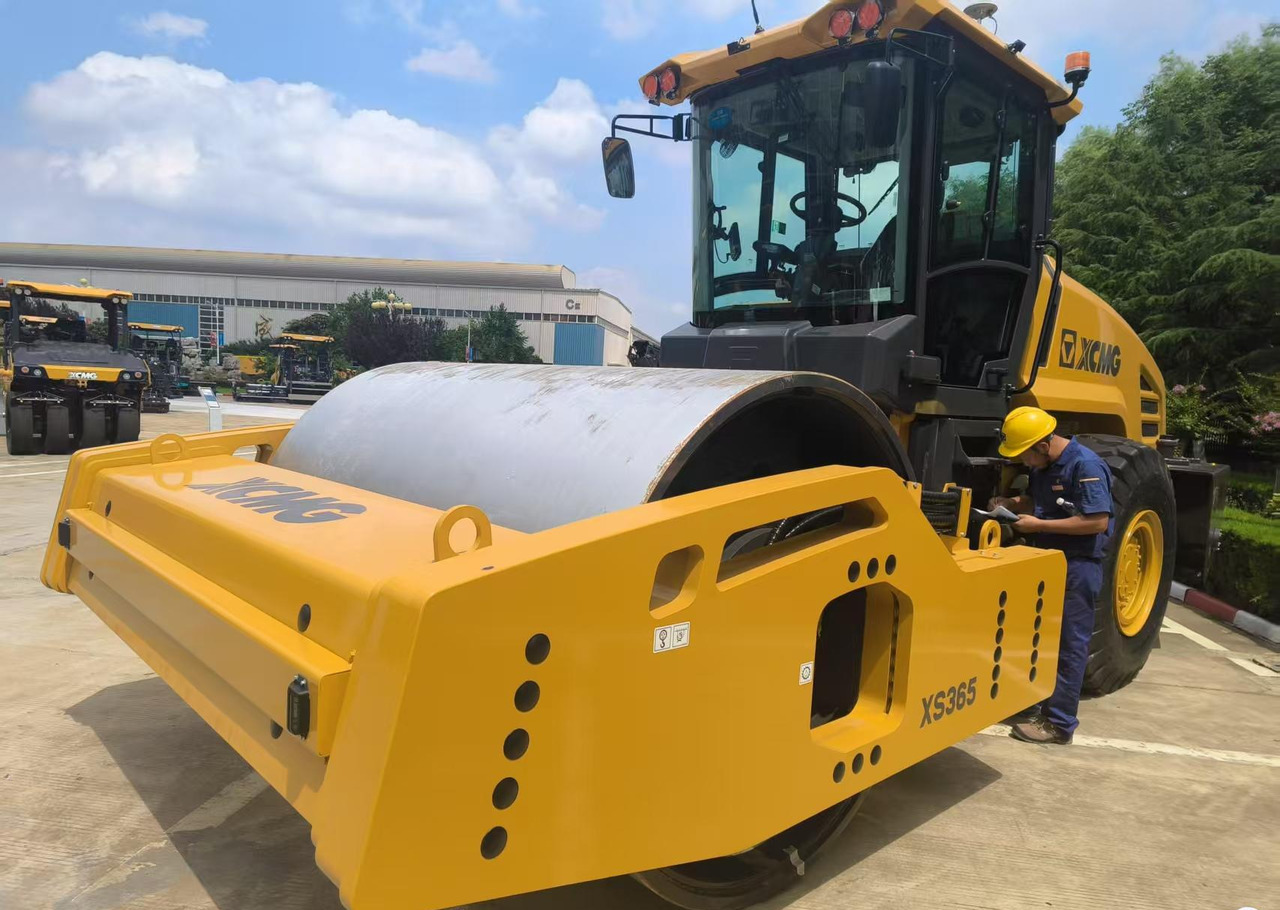 XCMG used XS365IV 36 Ton Vibratory Roller Compacator single drum price - Roller jalan: gambar 4 XCMG used XS365IV 36 Ton Vibratory Roller Compacator single drum price - Roller jalan: gambar 4