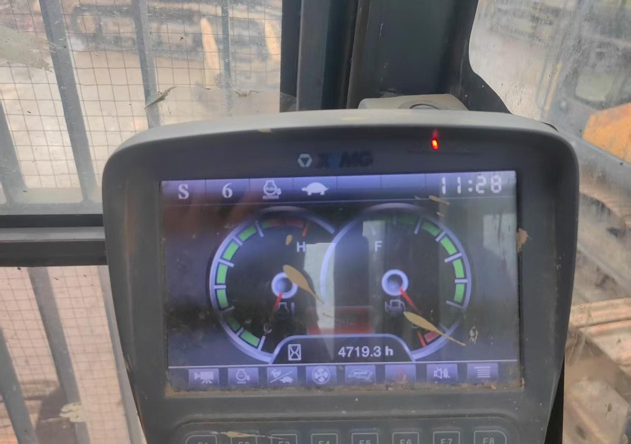 XCMG used hydraulic excavator XE490DK 49ton for sale - Ekskavator perayap: gambar 3 XCMG used hydraulic excavator XE490DK 49ton for sale - Ekskavator perayap: gambar 3