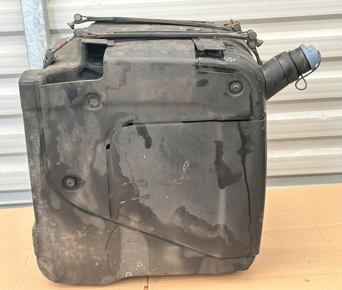 DAF ADBLUE FLUID TANK 90L XF 106 480 - Tangki adBlue: gambar 1 DAF ADBLUE FLUID TANK 90L XF 106 480 - Tangki adBlue: gambar 1