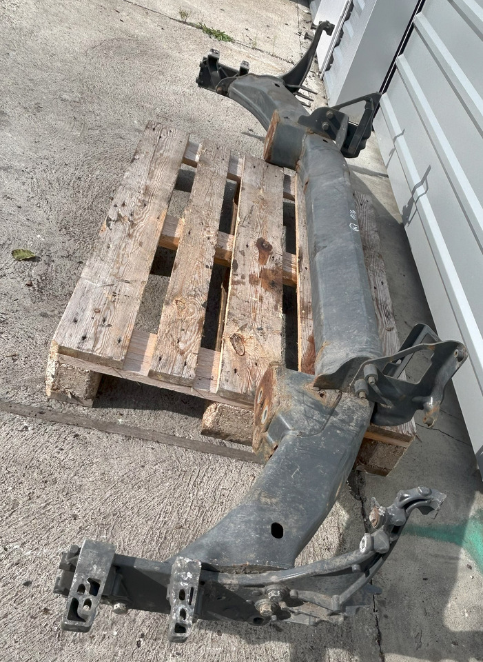 DAF CF EURO 6 BUMPER BEAM WITH STEP BRACKETS - Bumper: gambar 5 DAF CF EURO 6 BUMPER BEAM WITH STEP BRACKETS - Bumper: gambar 5