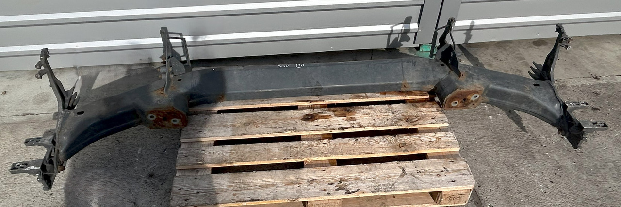 DAF CF EURO 6 BUMPER BEAM WITH STEP BRACKETS - Bumper: gambar 2 DAF CF EURO 6 BUMPER BEAM WITH STEP BRACKETS - Bumper: gambar 2