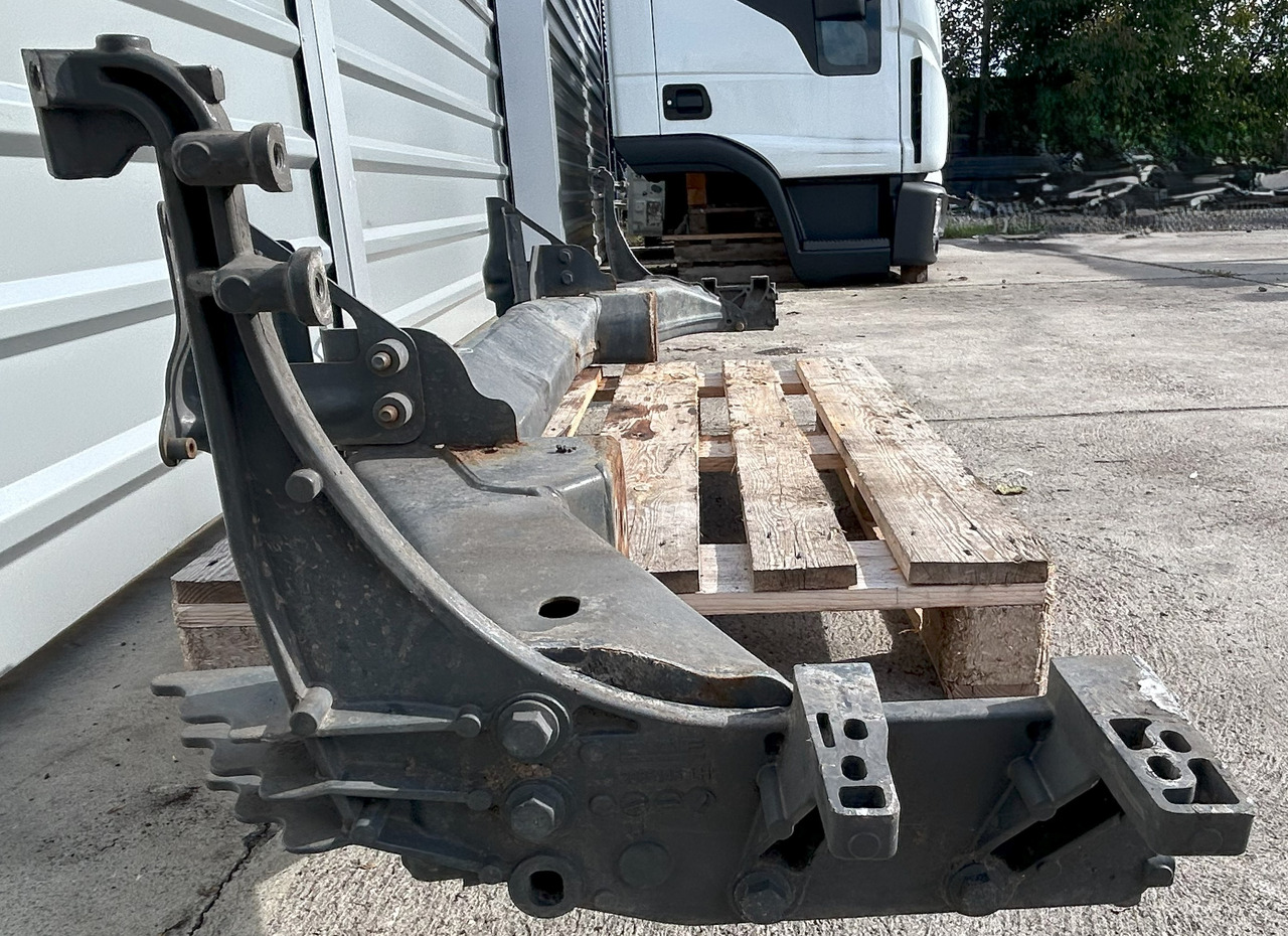 DAF CF EURO 6 BUMPER BEAM WITH STEP BRACKETS - Bumper: gambar 3 DAF CF EURO 6 BUMPER BEAM WITH STEP BRACKETS - Bumper: gambar 3