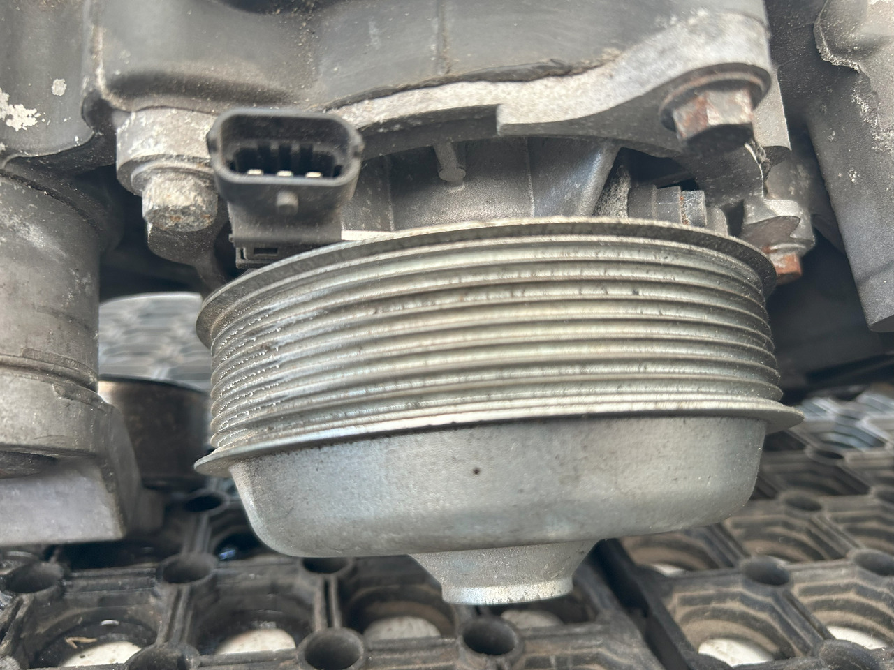 DAF COOLANT PUMP DAF XF 106 - Pompa pendingin: gambar 3 DAF COOLANT PUMP DAF XF 106 - Pompa pendingin: gambar 3