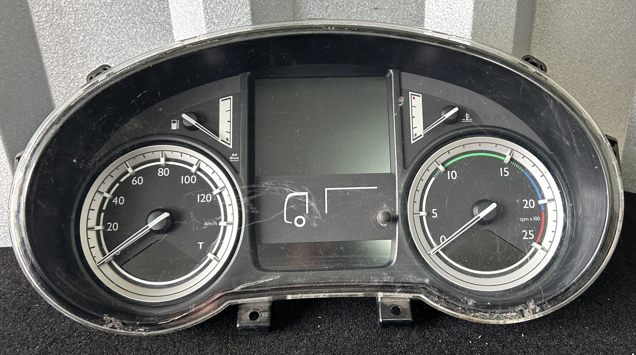 DAF DAF XF 106 CLOCK COUNTER 1952901 - Dasbor: gambar 1 DAF DAF XF 106 CLOCK COUNTER 1952901 - Dasbor: gambar 1