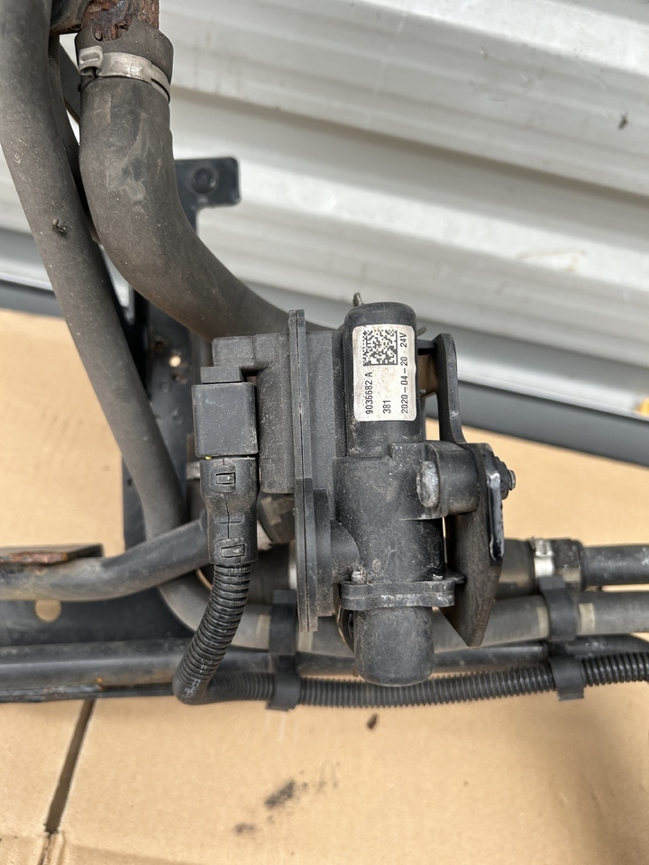 DAF TUBE THREE-WAY VALVE WEBASTO WATER 9036682 - Suku Cadang AC: gambar 2 DAF TUBE THREE-WAY VALVE WEBASTO WATER 9036682 - Suku Cadang AC: gambar 2