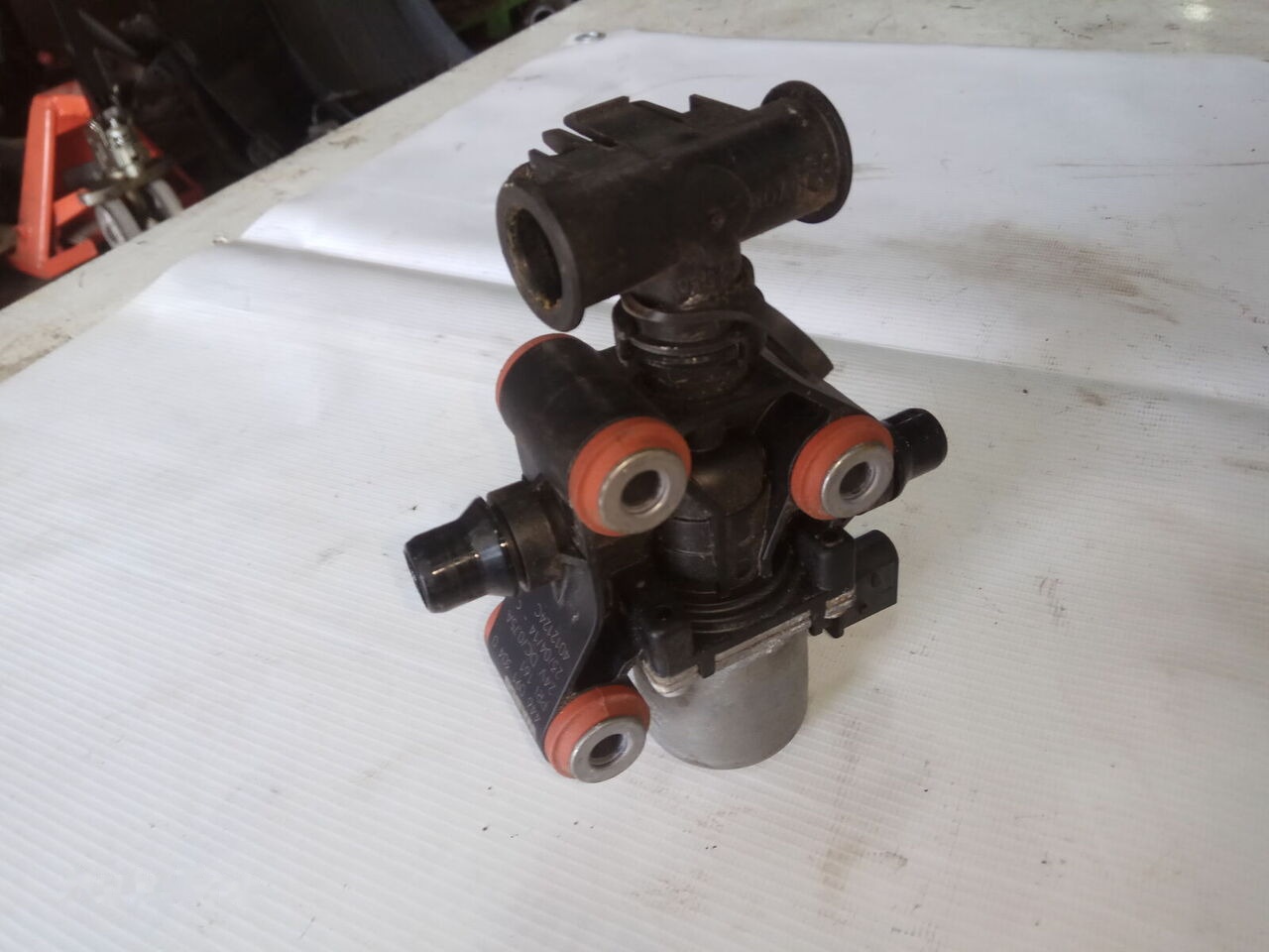 Elektrozawór AdBlue WABCO 446091304 DAF XF 106 truck - Sistem pembuangan untuk Truk: gambar 2 Elektrozawór AdBlue WABCO 446091304 DAF XF 106 truck - Sistem pembuangan untuk Truk: gambar 2