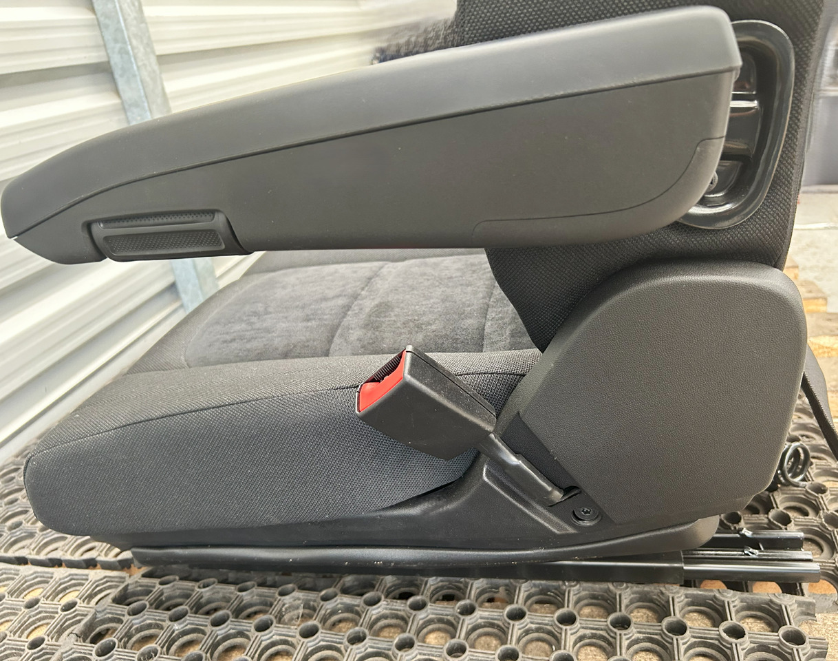 IVECO NEW SEAT IVECO S-WAY - Tempat duduk: gambar 5 IVECO NEW SEAT IVECO S-WAY - Tempat duduk: gambar 5