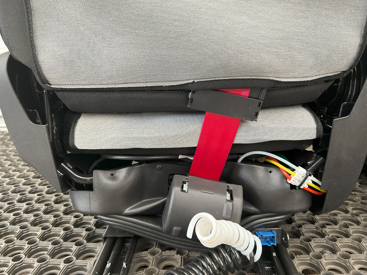 IVECO NEW SEAT IVECO S-WAY - Tempat duduk: gambar 4 IVECO NEW SEAT IVECO S-WAY - Tempat duduk: gambar 4