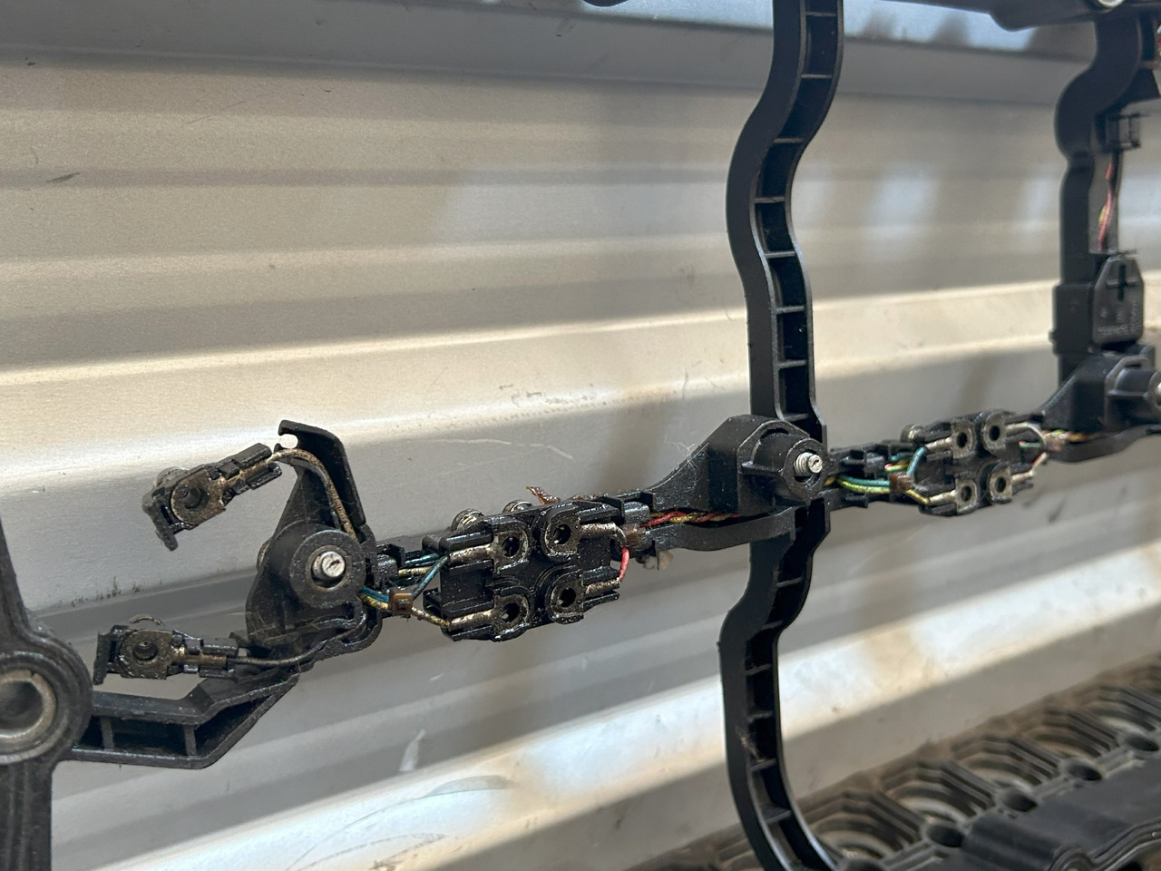 MERCEDES-BENZ ACTROS MP4 WIRE HARNESS, FRAME, ENGINE VALVE COVER - Suku Cadang Mesin: gambar 2 MERCEDES-BENZ ACTROS MP4 WIRE HARNESS, FRAME, ENGINE VALVE COVER - Suku Cadang Mesin: gambar 2