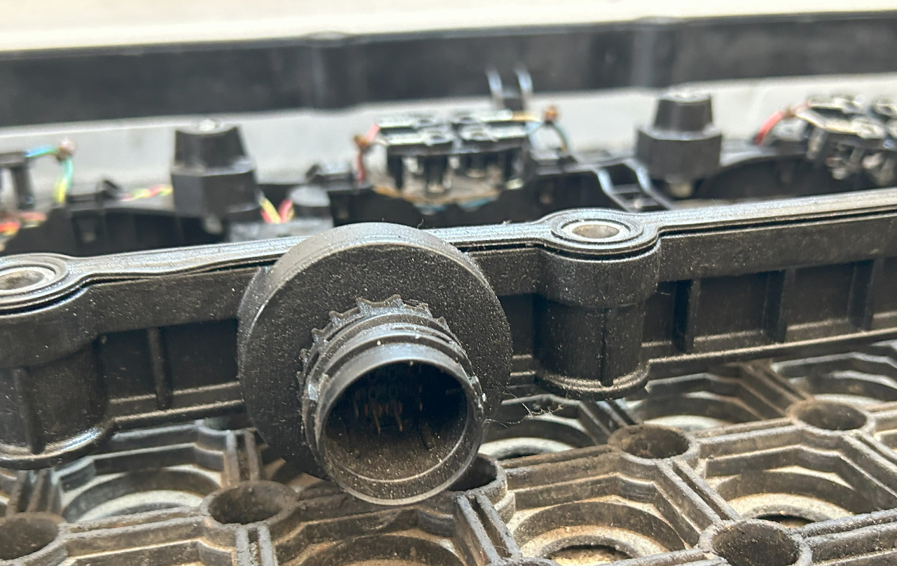 MERCEDES-BENZ ACTROS MP4 WIRE HARNESS, FRAME, ENGINE VALVE COVER - Suku Cadang Mesin: gambar 4 MERCEDES-BENZ ACTROS MP4 WIRE HARNESS, FRAME, ENGINE VALVE COVER - Suku Cadang Mesin: gambar 4