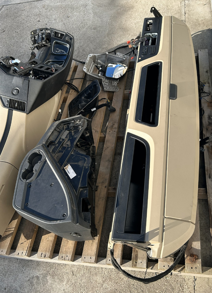 MERCEDES-BENZ KOMPLETNA PRZEKŁADKA WNĘTRZA - DESKA KONSOLA DO ANGLIKA MERCEDES ACTROS MP4 L STREAM SPACE - Kabin: gambar 3 MERCEDES-BENZ KOMPLETNA PRZEKŁADKA WNĘTRZA - DESKA KONSOLA DO ANGLIKA MERCEDES ACTROS MP4 L STREAM SPACE - Kabin: gambar 3