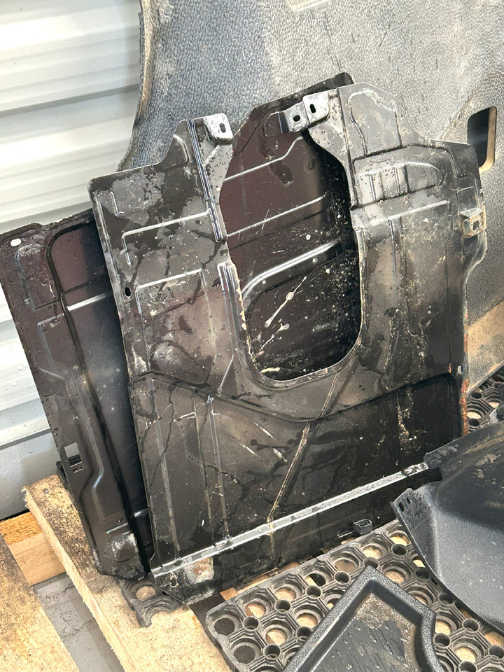 MERCEDES-BENZ KOMPLETNA PRZEKŁADKA WNĘTRZA - DESKA KONSOLA DO ANGLIKA MERCEDES AROCS MP4 - Kabin: gambar 5 MERCEDES-BENZ KOMPLETNA PRZEKŁADKA WNĘTRZA - DESKA KONSOLA DO ANGLIKA MERCEDES AROCS MP4 - Kabin: gambar 5