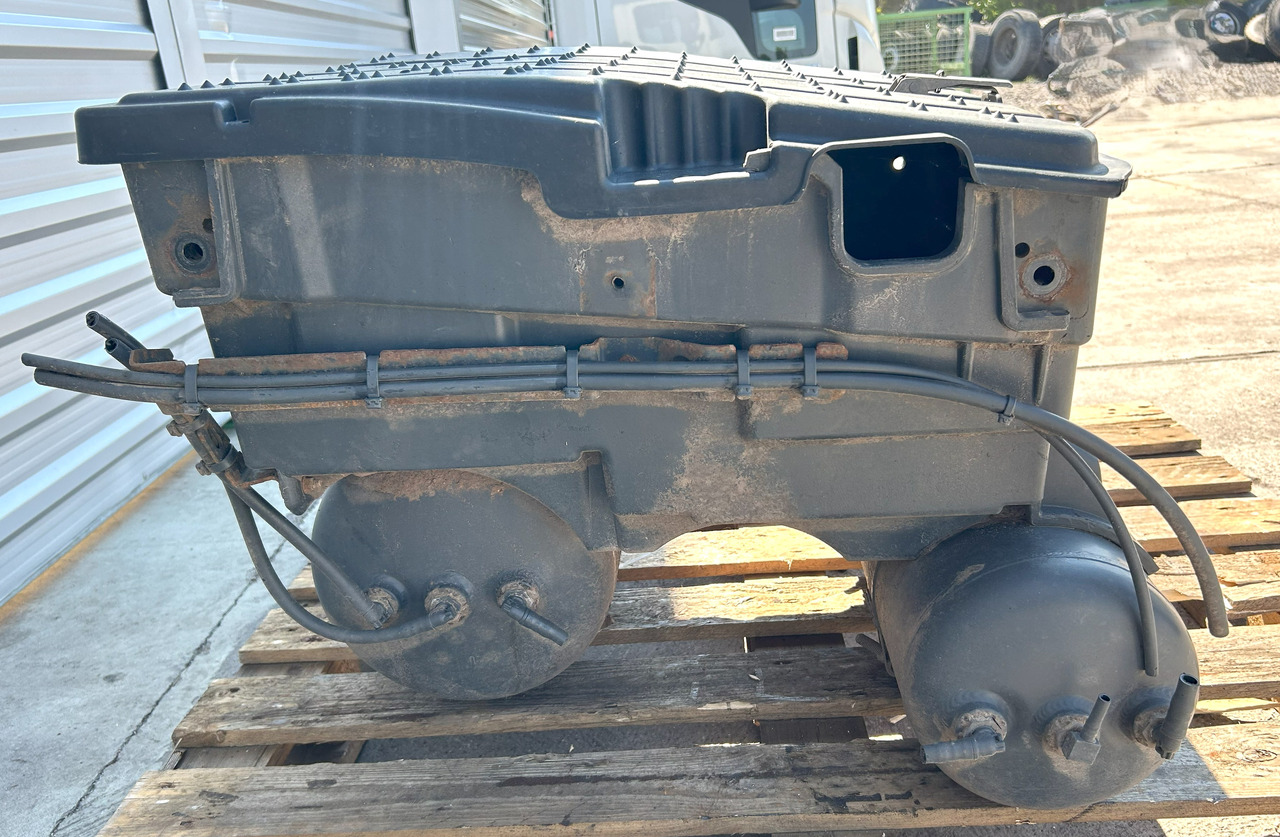 Mercedes AROCS MP4 BATTERY BOX WITH CYLINDERS - Baterai untuk Truk: gambar 1 Mercedes AROCS MP4 BATTERY BOX WITH CYLINDERS - Baterai untuk Truk: gambar 1