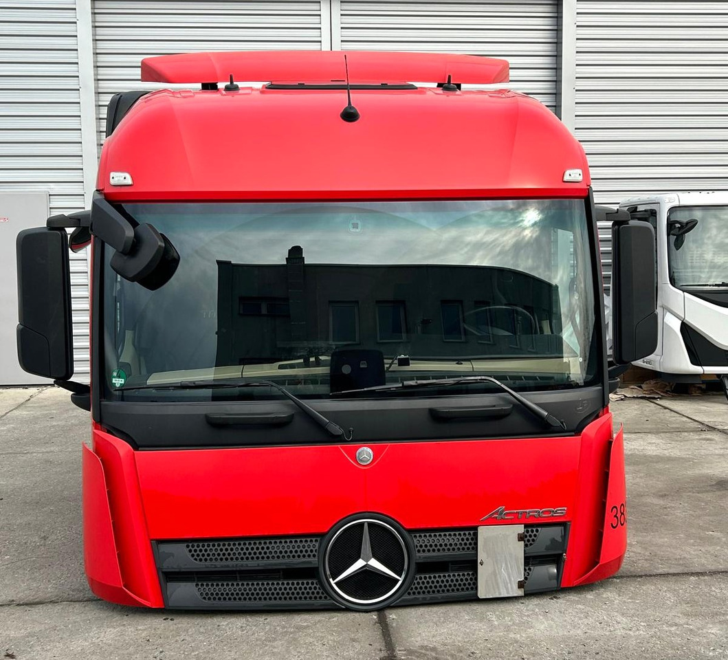 Mercedes Actros MP4 - Kabin: gambar 1 Mercedes Actros MP4 - Kabin: gambar 1