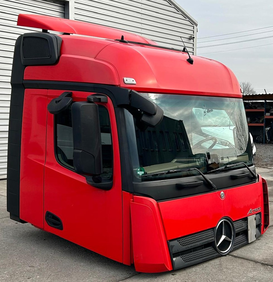 Mercedes Actros MP4 - Kabin: gambar 3 Mercedes Actros MP4 - Kabin: gambar 3