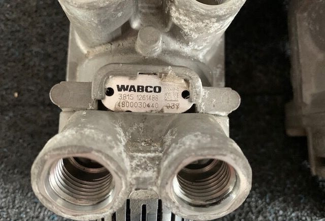 ZAWÓR GŁÓWNY HAMULCOWY WABCO DAF XF 106 truck - Bagian Rem untuk Truk: gambar 2 ZAWÓR GŁÓWNY HAMULCOWY WABCO DAF XF 106 truck - Bagian Rem untuk Truk: gambar 2