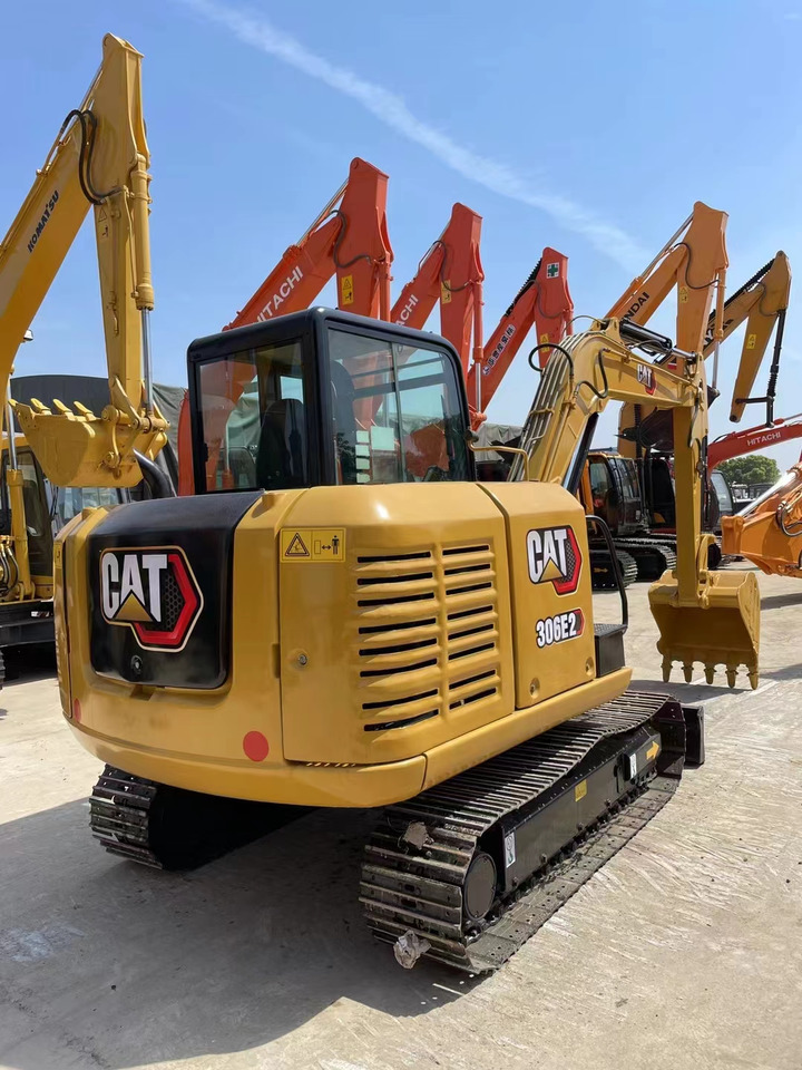 CATERPILLAR 306E2, 306D Small Digger Second Hand Excavator with Blade Dozer - Ekskavator mini: gambar 4 CATERPILLAR 306E2, 306D Small Digger Second Hand Excavator with Blade Dozer - Ekskavator mini: gambar 4
