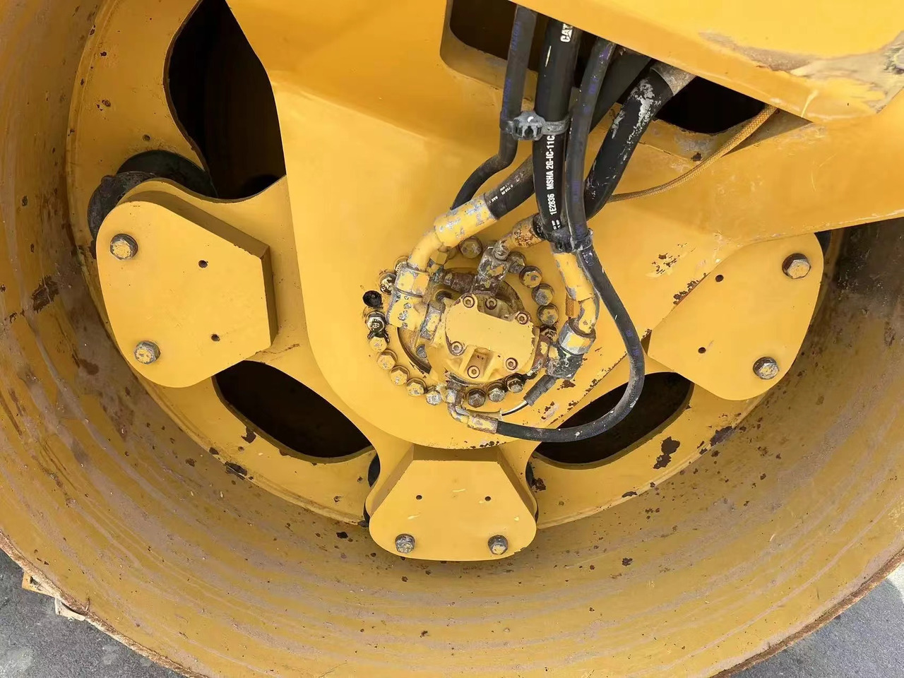 CATERPILLAR Double Drum Road Roller CB564D, CB534D - Roller jalan: gambar 4 CATERPILLAR Double Drum Road Roller CB564D, CB534D - Roller jalan: gambar 4
