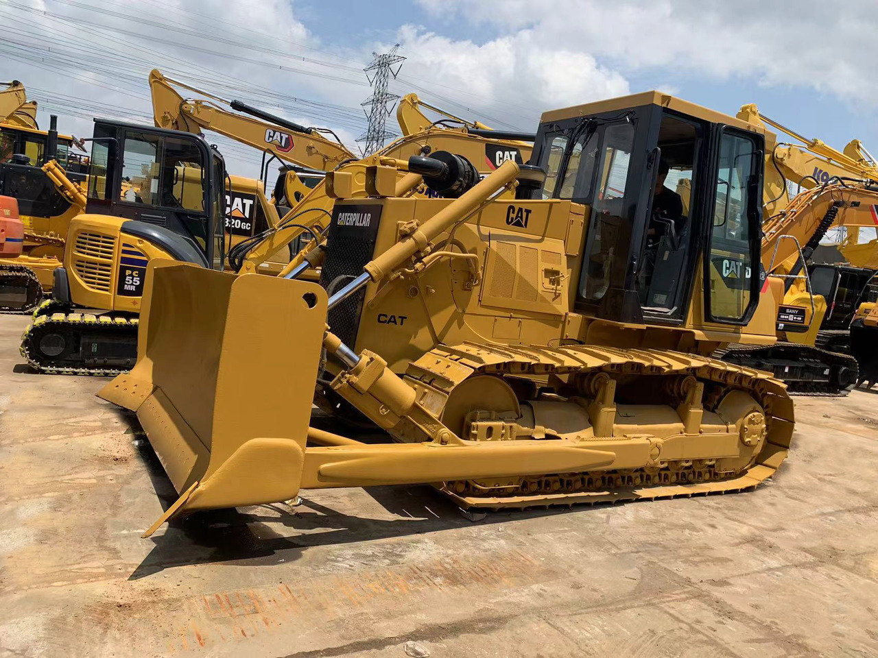 Caterpillar Bulldozer Used Condition CAT D6G, D6G2 Cheap Price - Bulldozer: gambar 1 Caterpillar Bulldozer Used Condition CAT D6G, D6G2 Cheap Price - Bulldozer: gambar 1