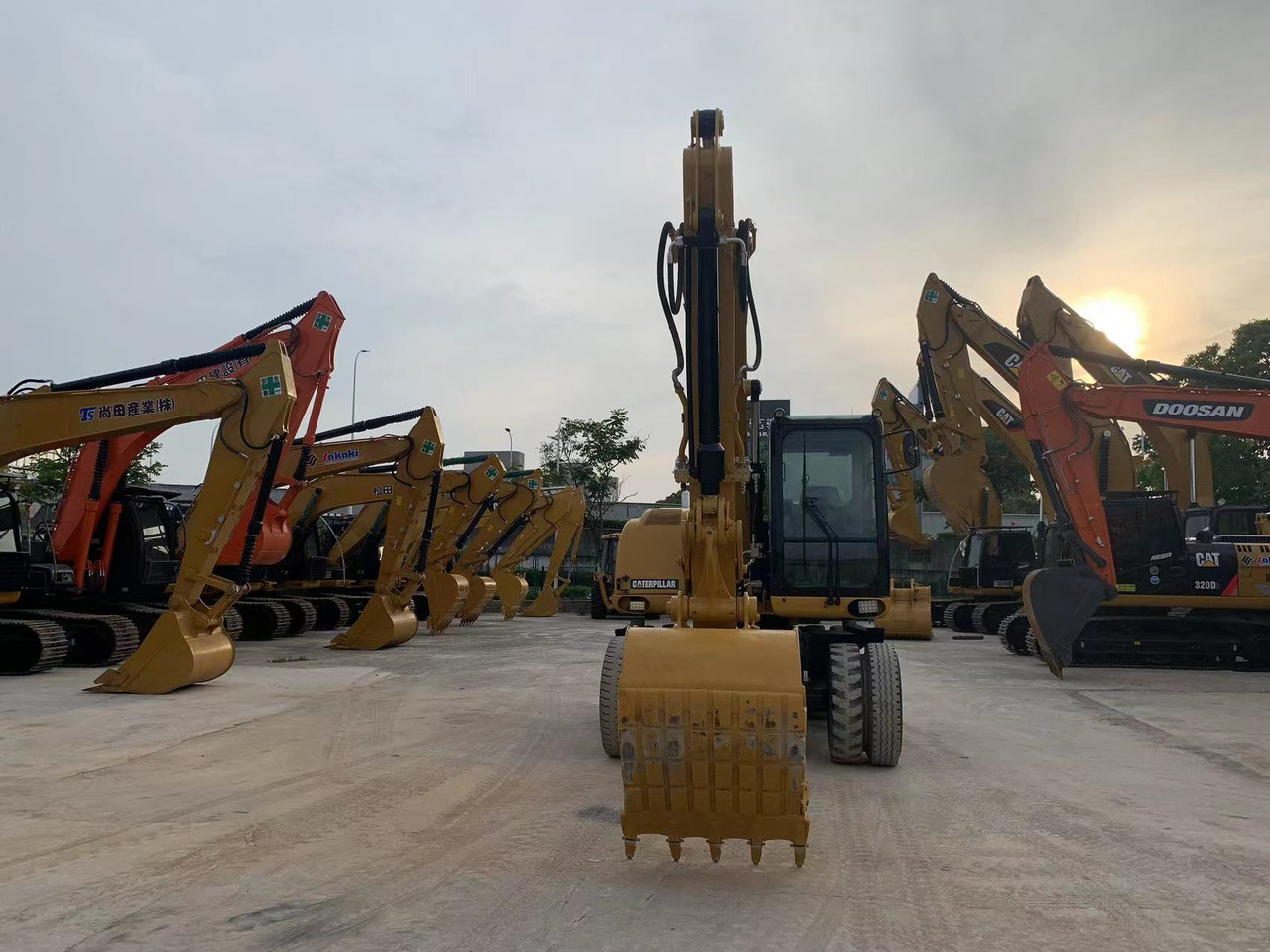 Caterpillar M315D Wheel Excavator Moving by Tires - Ekskavator roda: gambar 5 Caterpillar M315D Wheel Excavator Moving by Tires - Ekskavator roda: gambar 5