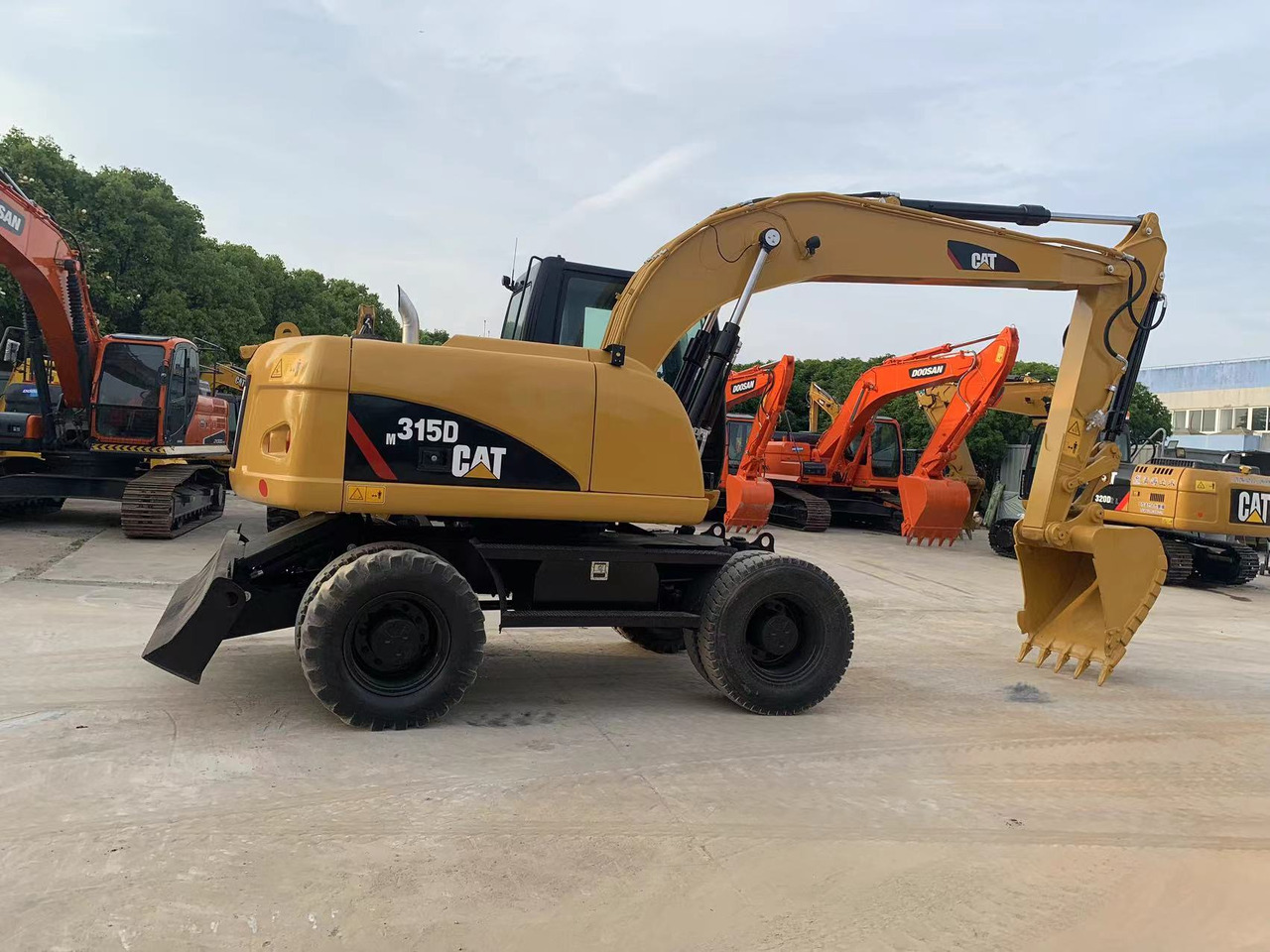 Caterpillar M315D Wheel Excavator Moving by Tires - Ekskavator roda: gambar 3 Caterpillar M315D Wheel Excavator Moving by Tires - Ekskavator roda: gambar 3
