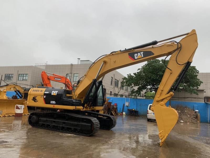 Caterpillar Used Excavator Cheap Price CAT 325D, 325BL Made in Japan - Ekskavator perayap: gambar 1 Caterpillar Used Excavator Cheap Price CAT 325D, 325BL Made in Japan - Ekskavator perayap: gambar 1