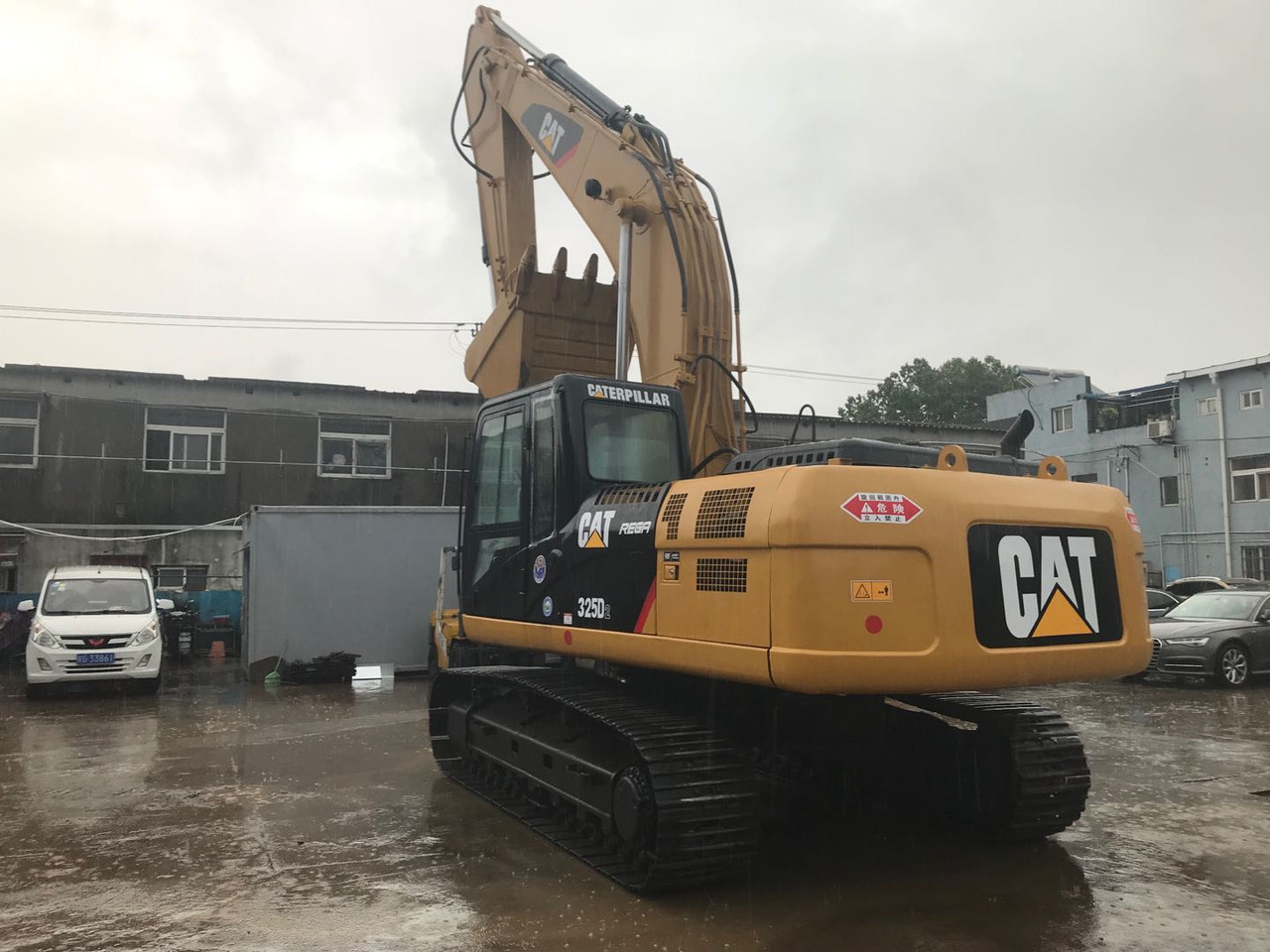 Caterpillar Used Excavator Cheap Price CAT 325D, 325BL Made in Japan - Ekskavator perayap: gambar 2 Caterpillar Used Excavator Cheap Price CAT 325D, 325BL Made in Japan - Ekskavator perayap: gambar 2