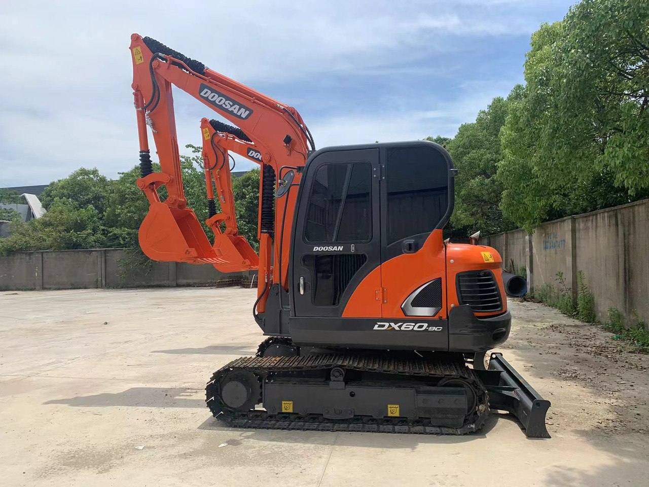 DOOSAN DX60 Good price 6 ton Small Excavator - Ekskavator perayap: gambar 1 DOOSAN DX60 Good price 6 ton Small Excavator - Ekskavator perayap: gambar 1