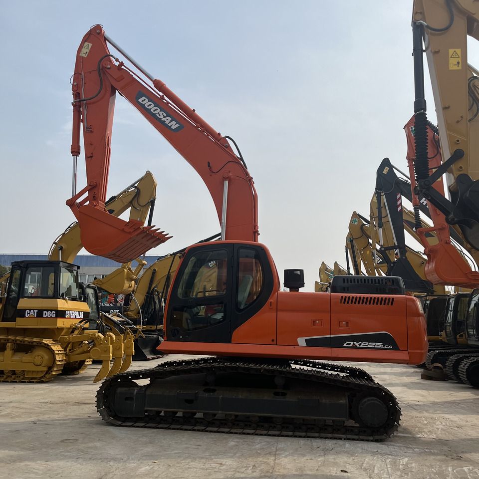 Doosan Used Excavator Doosan DX225LC 20Ton 22.5T Excavator for Sale - Ekskavator perayap: gambar 2 Doosan Used Excavator Doosan DX225LC 20Ton 22.5T Excavator for Sale - Ekskavator perayap: gambar 2