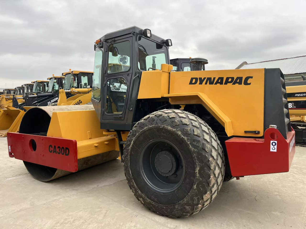Dynapac Vibratory Road roller CA30D, CA25D Good Price on Sale - Roller jalan: gambar 1 Dynapac Vibratory Road roller CA30D, CA25D Good Price on Sale - Roller jalan: gambar 1