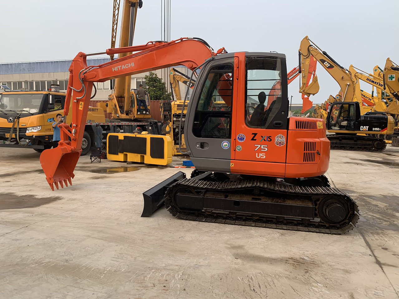Hitachi Tracked Excavator ZX75 with Blade Dozer - Ekskavator perayap: gambar 3 Hitachi Tracked Excavator ZX75 with Blade Dozer - Ekskavator perayap: gambar 3