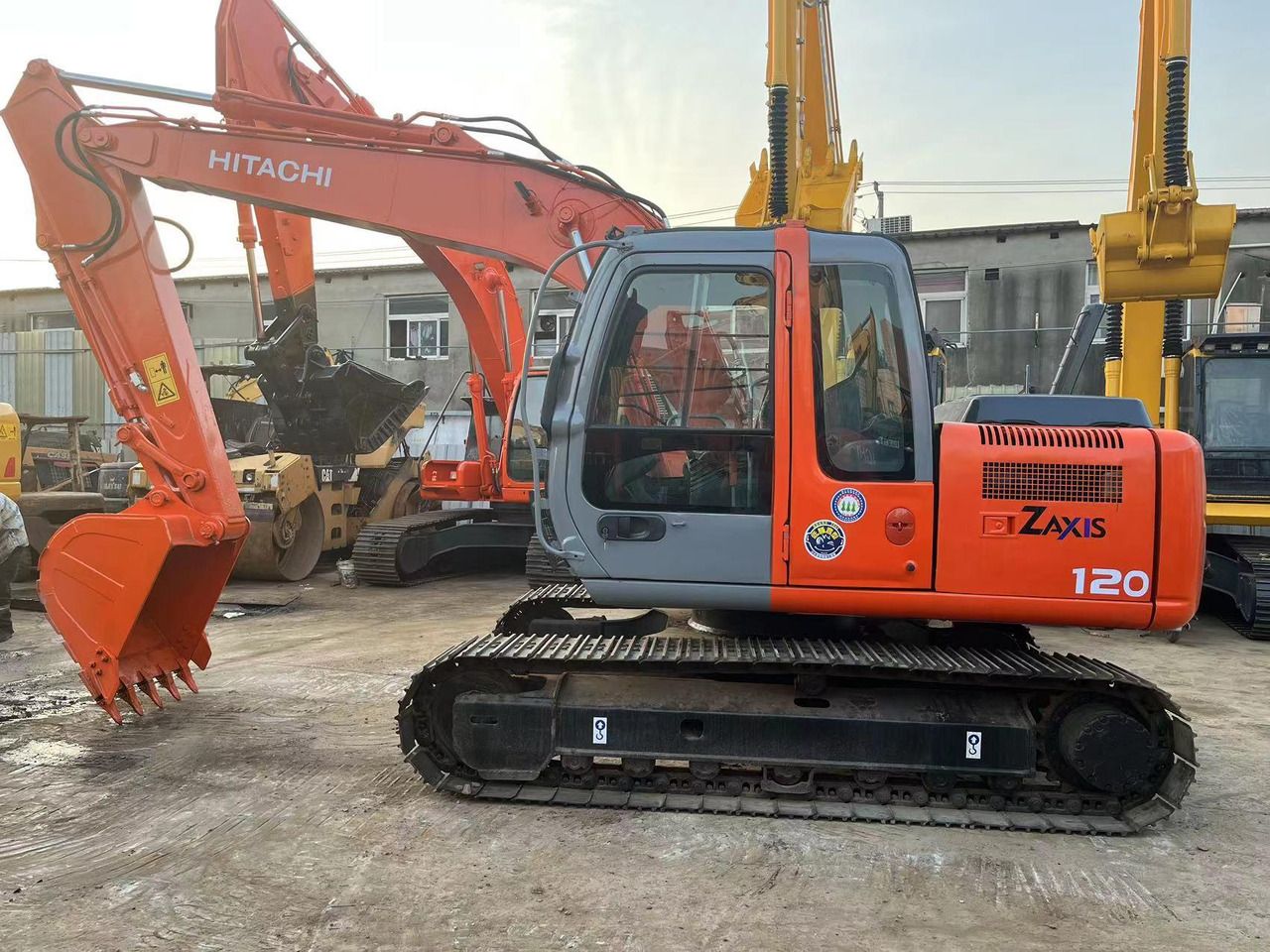Hitachi ZX120-6 Japan Origin Used Excavator - Ekskavator perayap: gambar 2 Hitachi ZX120-6 Japan Origin Used Excavator - Ekskavator perayap: gambar 2