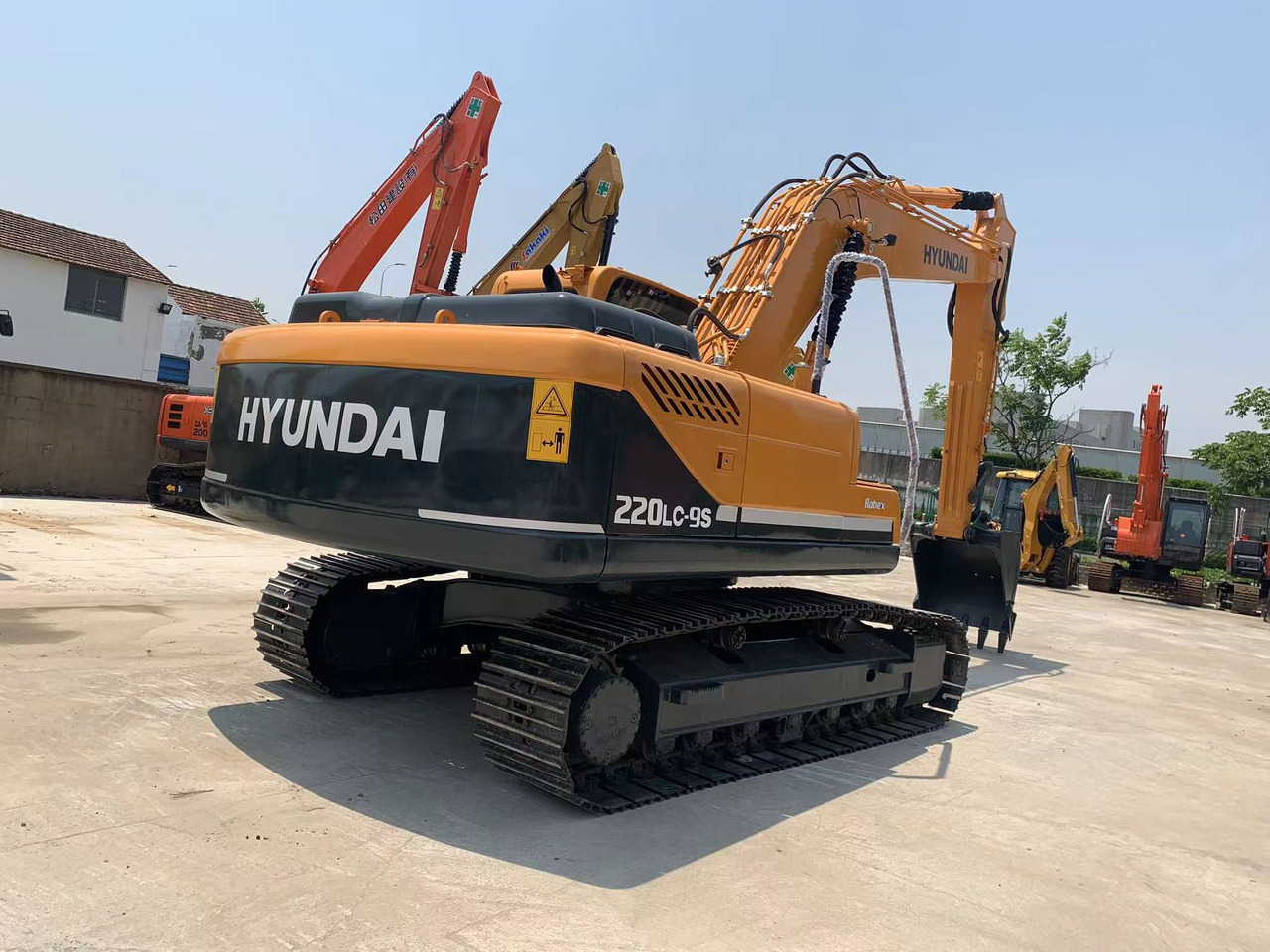 Hyundai 22 ton Excavator 220LC-9S Good Condition Construction Machine - Ekskavator perayap: gambar 4 Hyundai 22 ton Excavator 220LC-9S Good Condition Construction Machine - Ekskavator perayap: gambar 4
