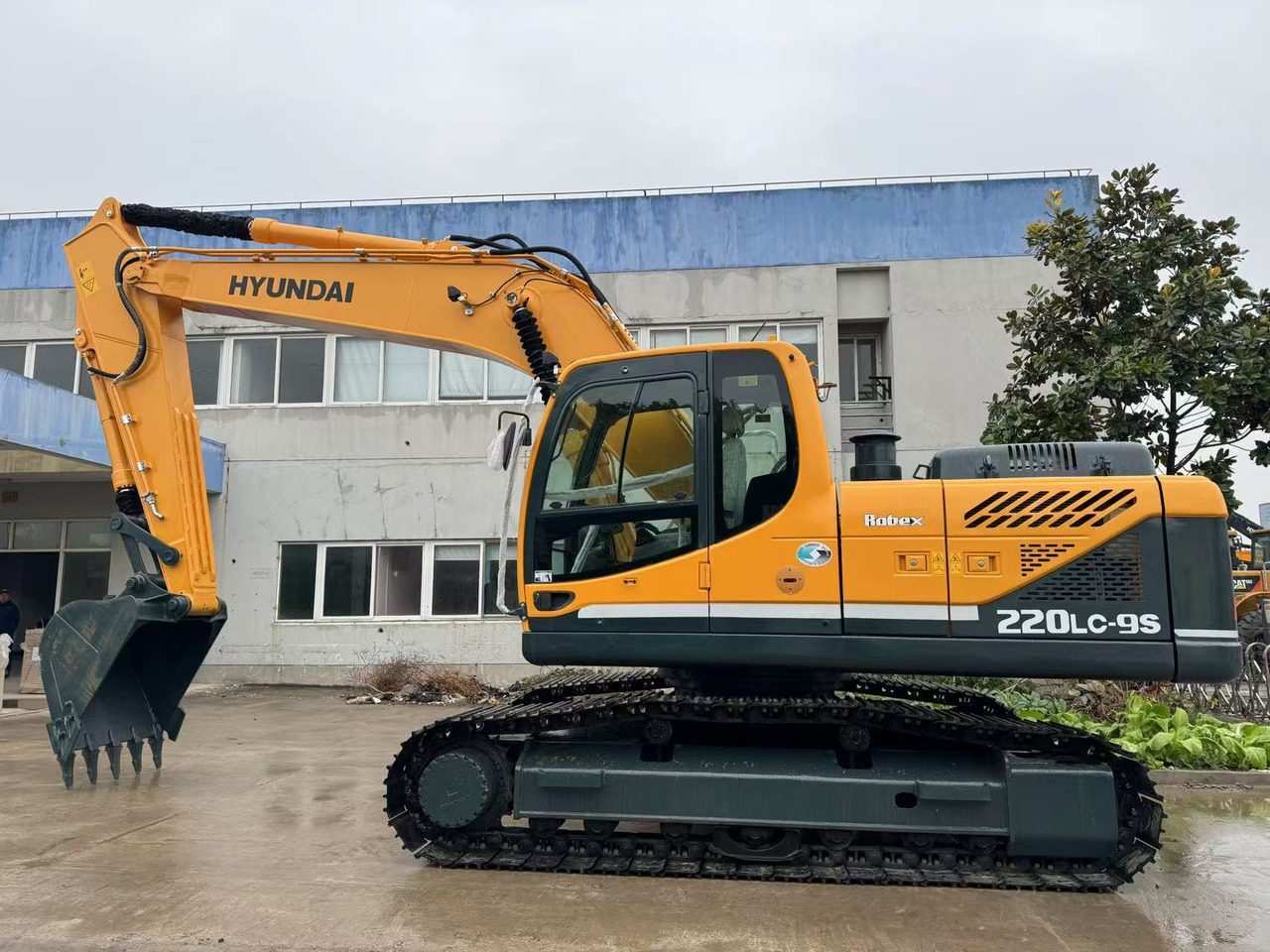 Hyundai 220LC-9S Good Price Used Korea Excavator - Ekskavator perayap: gambar 1 Hyundai 220LC-9S Good Price Used Korea Excavator - Ekskavator perayap: gambar 1