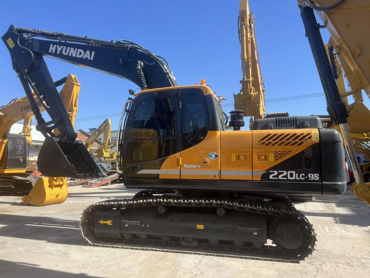 Hyundai 22Ton Used Excavator Hyundai R220LS-9S Original Korea for Sale from China - Ekskavator perayap: gambar 1 Hyundai 22Ton Used Excavator Hyundai R220LS-9S Original Korea for Sale from China - Ekskavator perayap: gambar 1