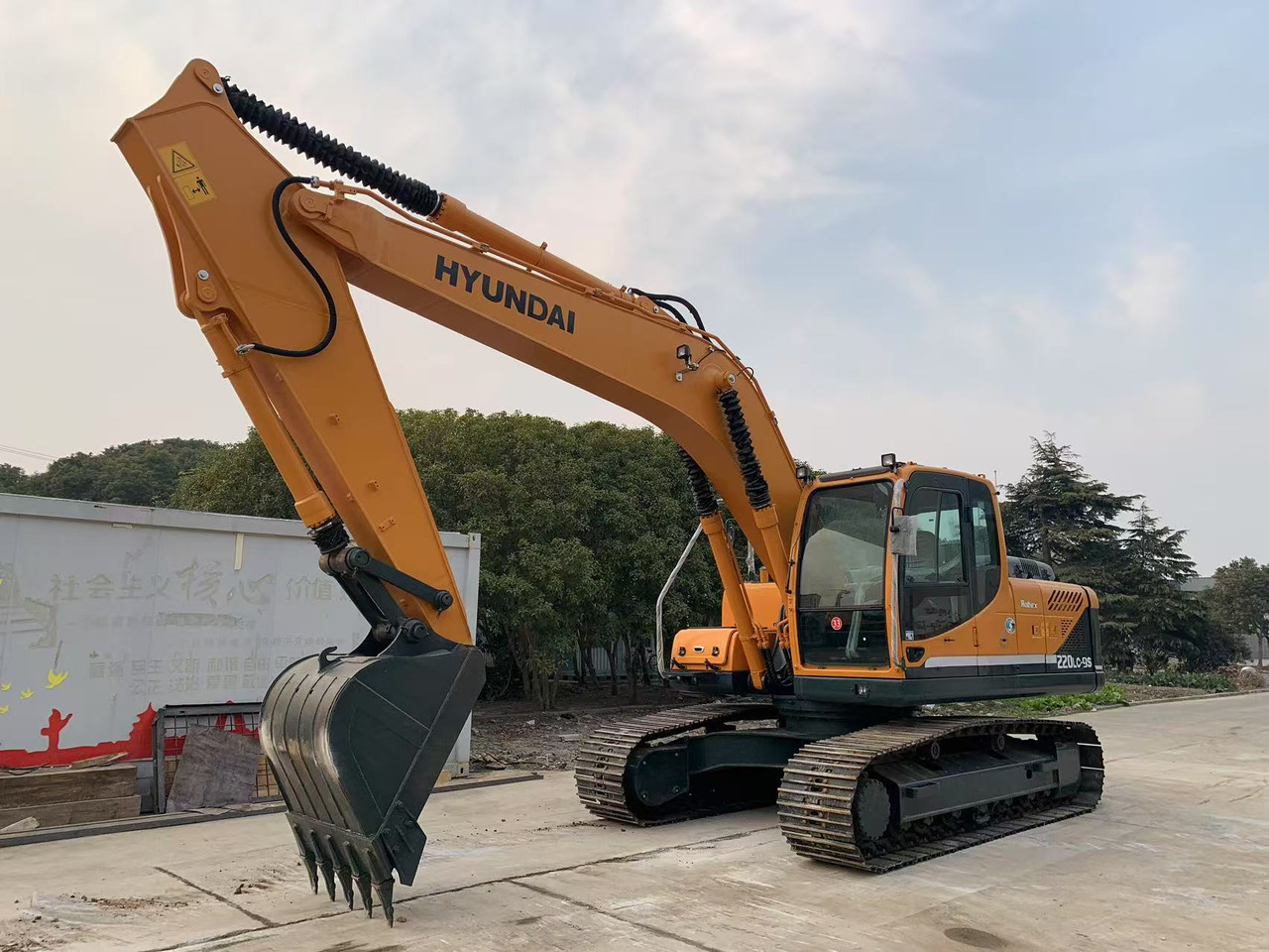 Hyundai Excavator 220LC-9S Secondhand Korea Machine - Ekskavator perayap: gambar 2 Hyundai Excavator 220LC-9S Secondhand Korea Machine - Ekskavator perayap: gambar 2