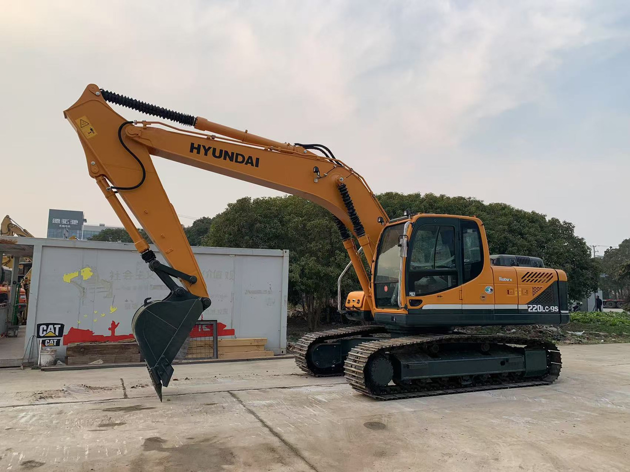 Hyundai Excavator 220LC-9S Secondhand Korea Machine - Ekskavator perayap: gambar 1 Hyundai Excavator 220LC-9S Secondhand Korea Machine - Ekskavator perayap: gambar 1