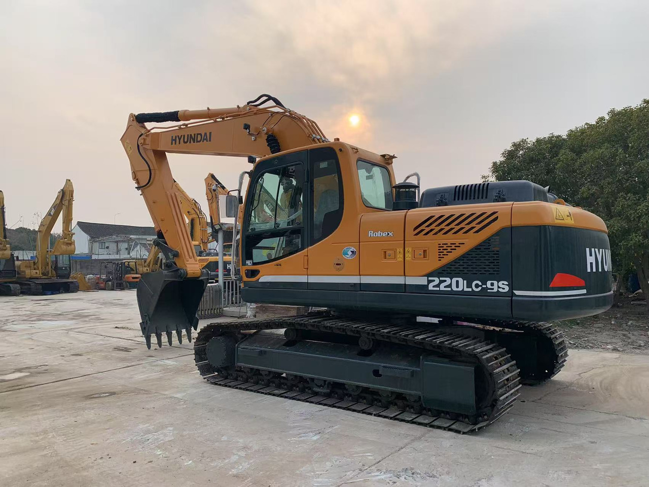 Hyundai Excavator 220LC-9S Secondhand Korea Machine - Ekskavator perayap: gambar 3 Hyundai Excavator 220LC-9S Secondhand Korea Machine - Ekskavator perayap: gambar 3