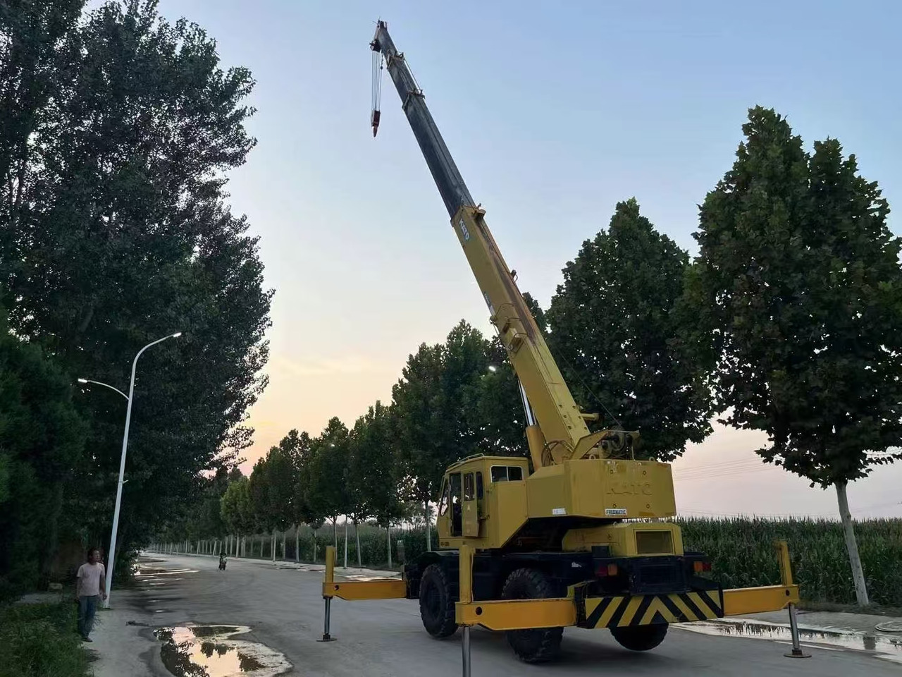 KATO KR250 Good Price 25 ton Rough Terrain Crane - Derek bergerak: gambar 3 KATO KR250 Good Price 25 ton Rough Terrain Crane - Derek bergerak: gambar 3