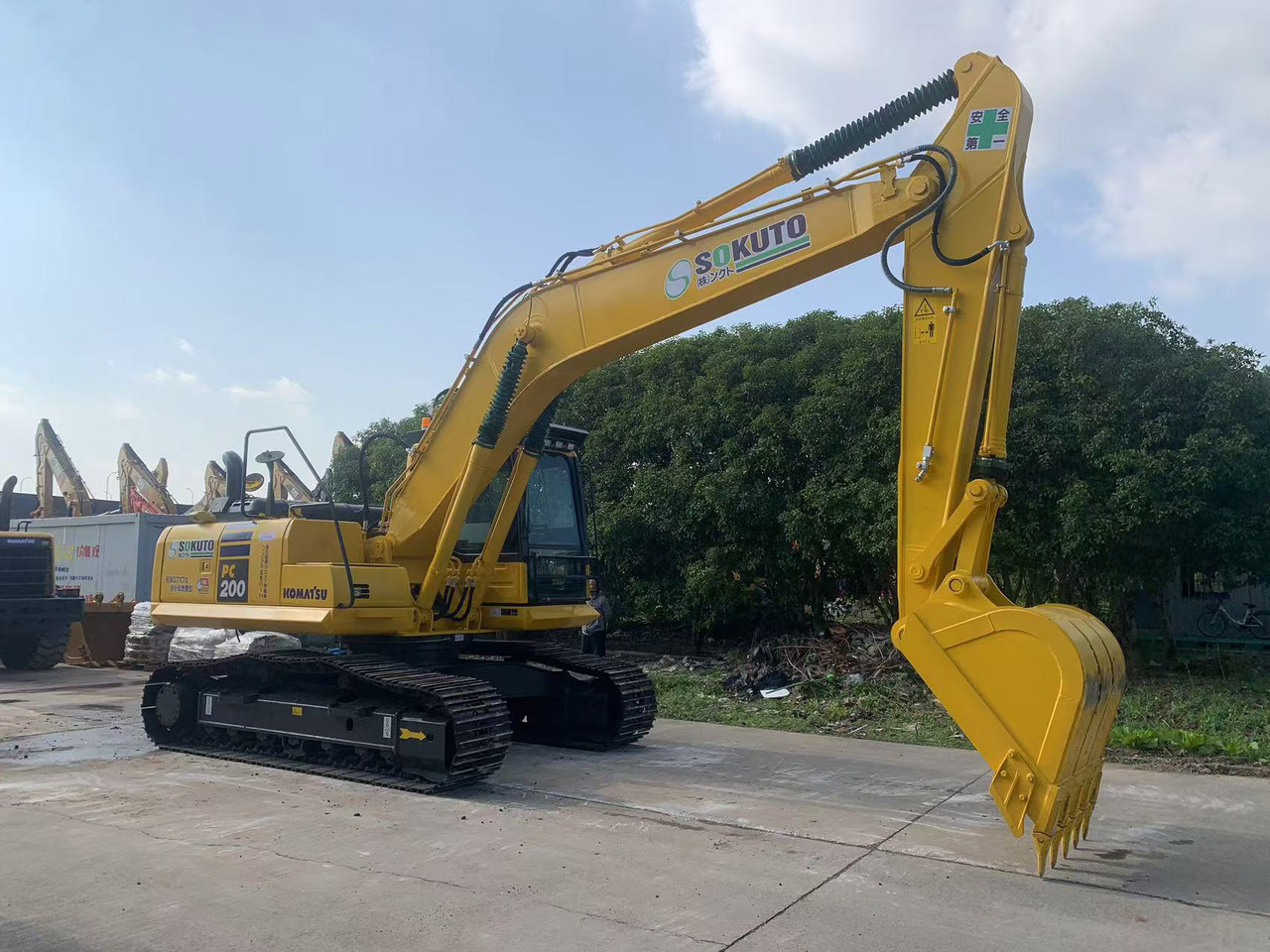 Komatsu Excavator PC200, PC210, PC220 Japan Origin Construction Machine - Ekskavator perayap: gambar 2 Komatsu Excavator PC200, PC210, PC220 Japan Origin Construction Machine - Ekskavator perayap: gambar 2